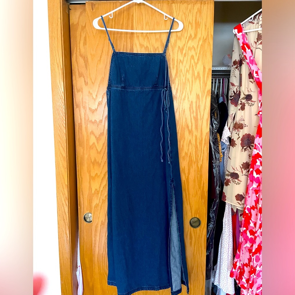 American Eagle denim dress! Size medium! Never worn!!!